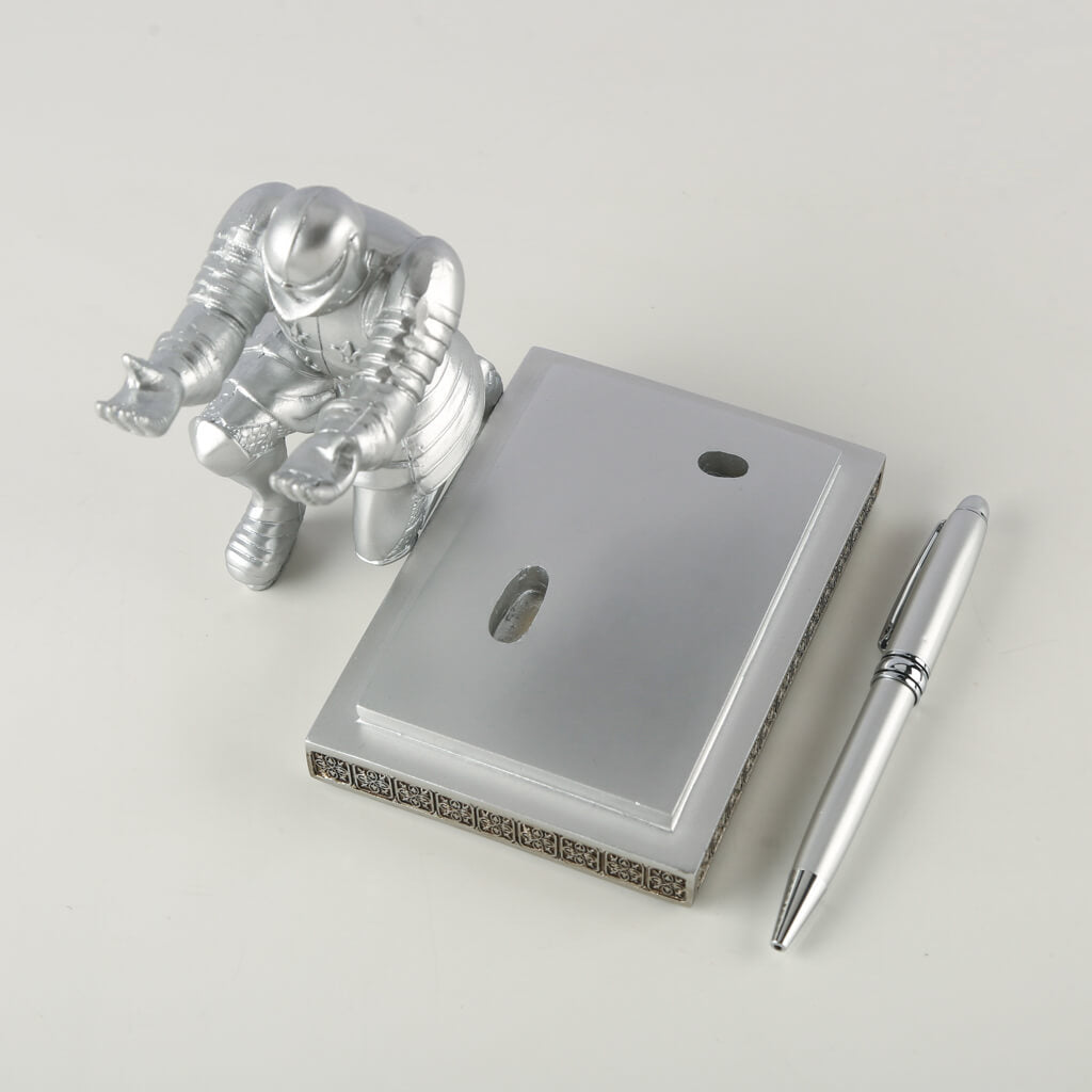 Knight Pen Holder