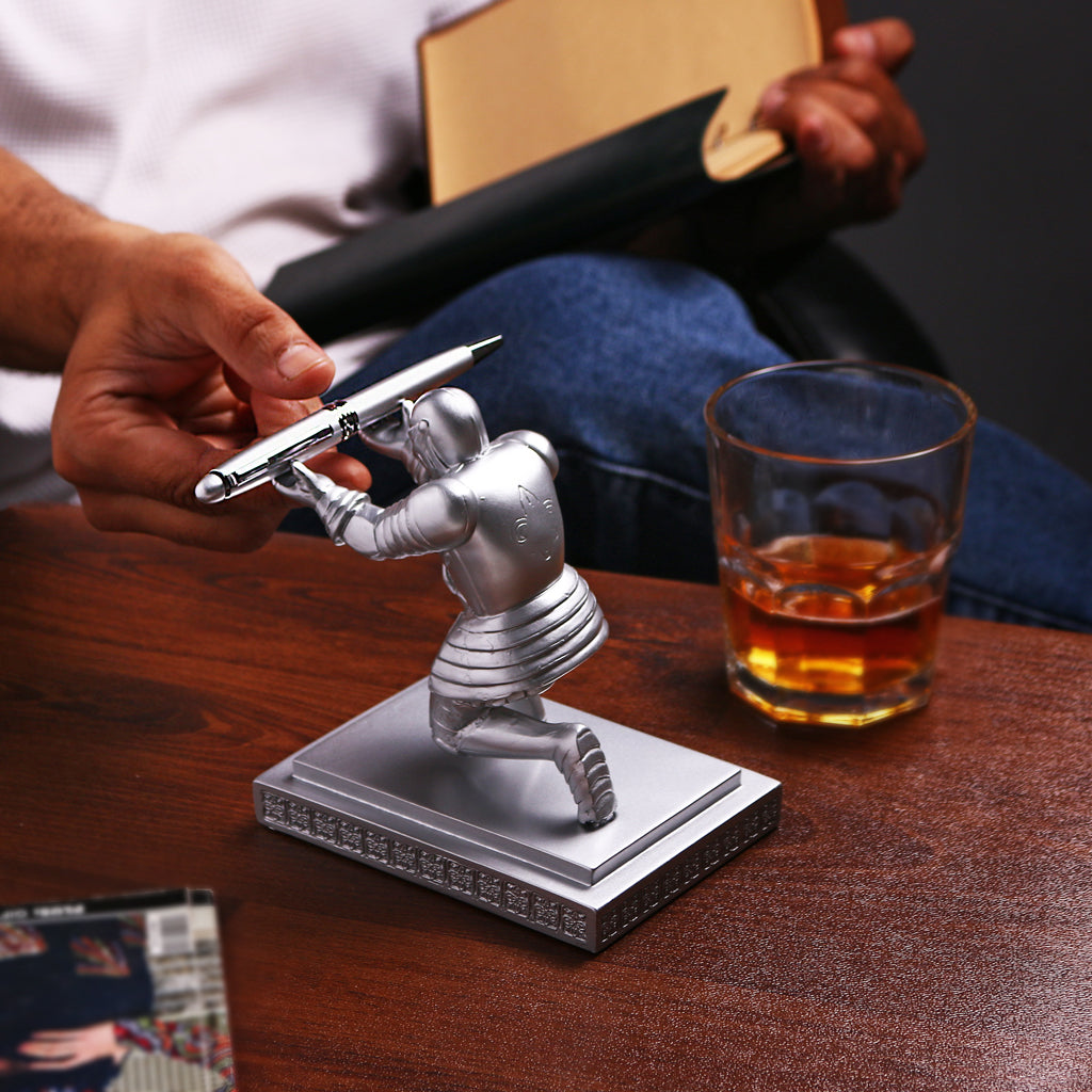 Knight Pen Holder